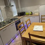 3 Bedroom House In Bradford