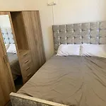 3 Bedroom House In Bradford