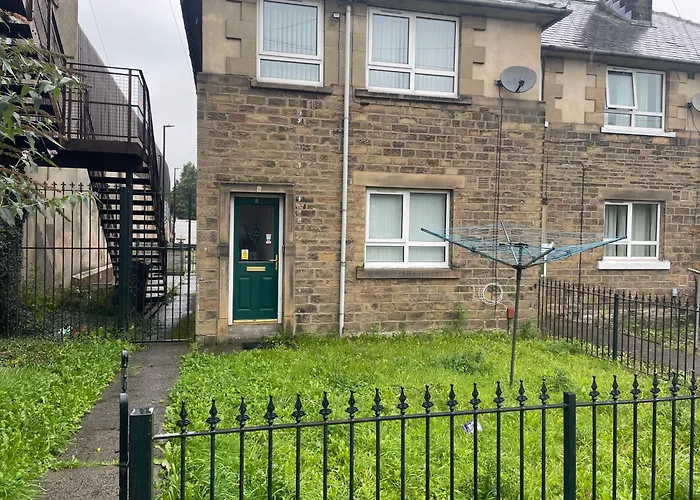 3 Bedroom House In Bradford