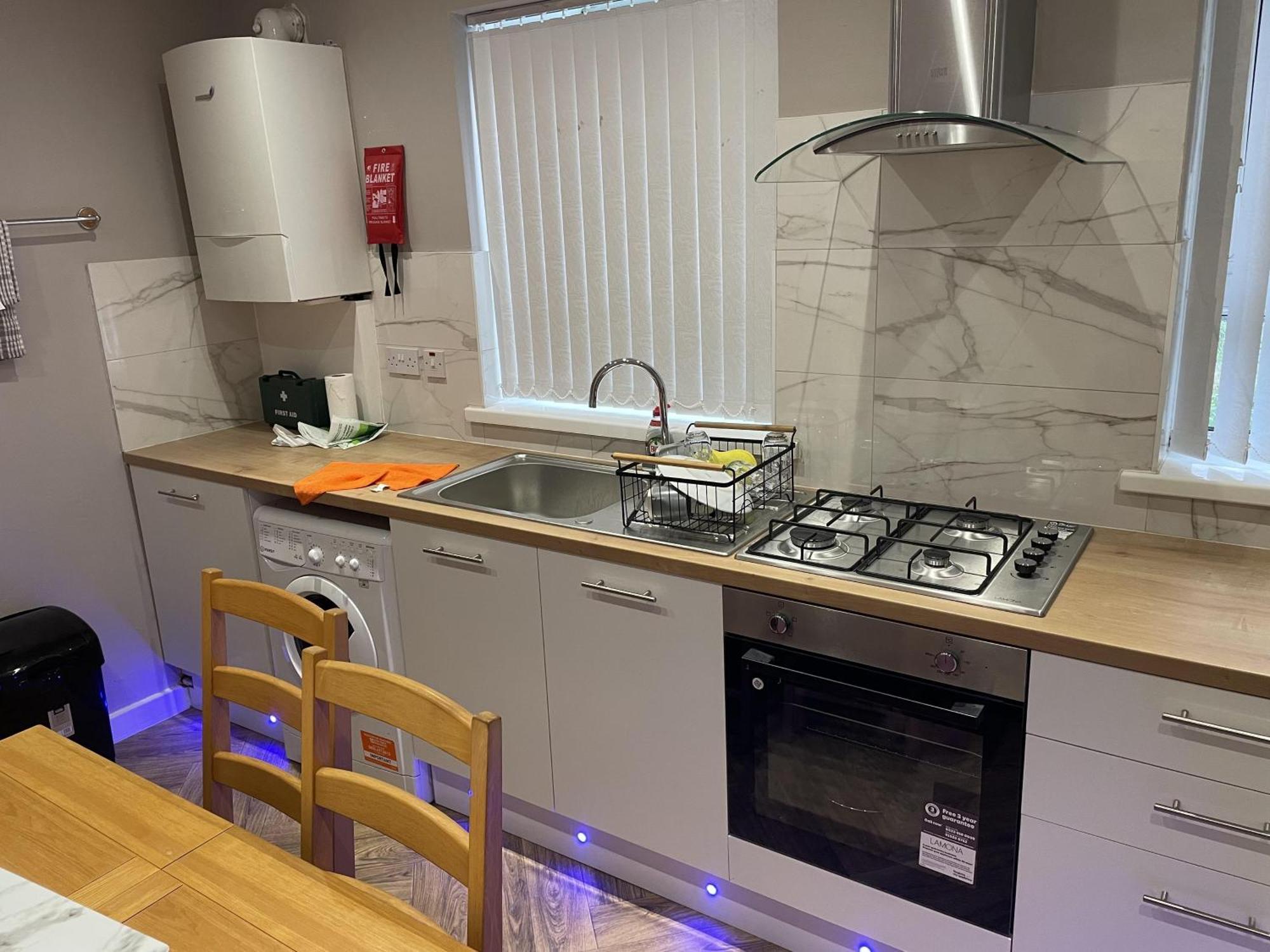3 Bedroom House In Bradford *