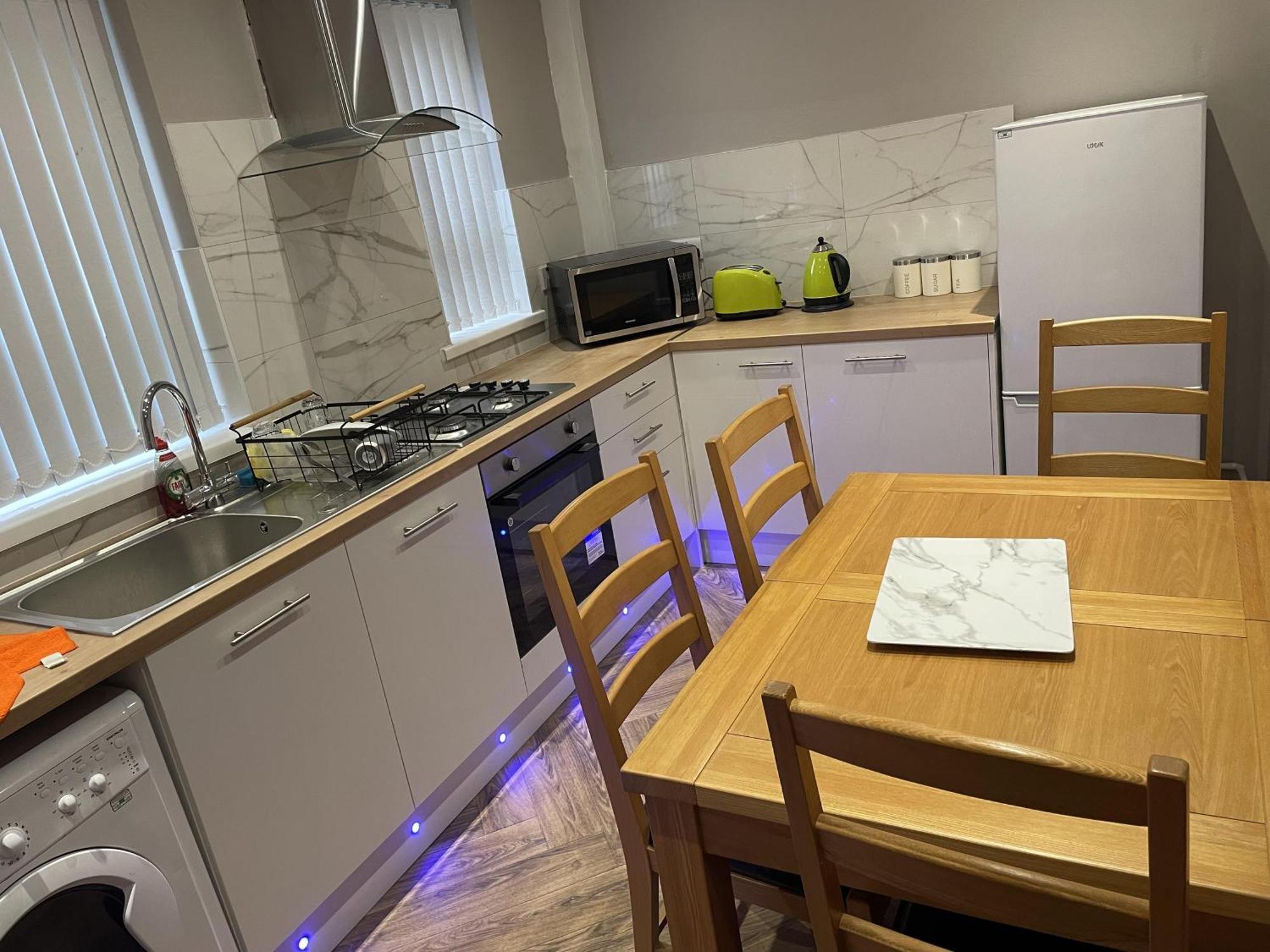 3 Bedroom House In Bradford